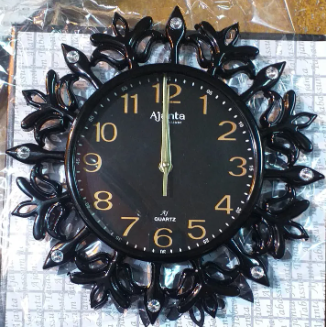 BAEUTYFULL STYLISH WALL CLOCK